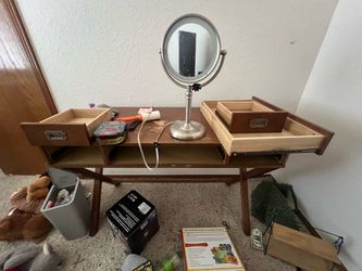 Vanity desk