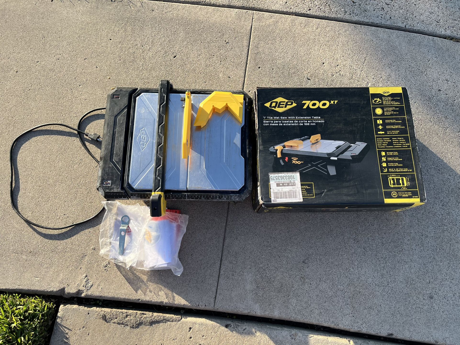 QEP 700 XT 7” Wet Tile Saw with Blade