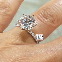 New 18k White Gold Engagement Ring 