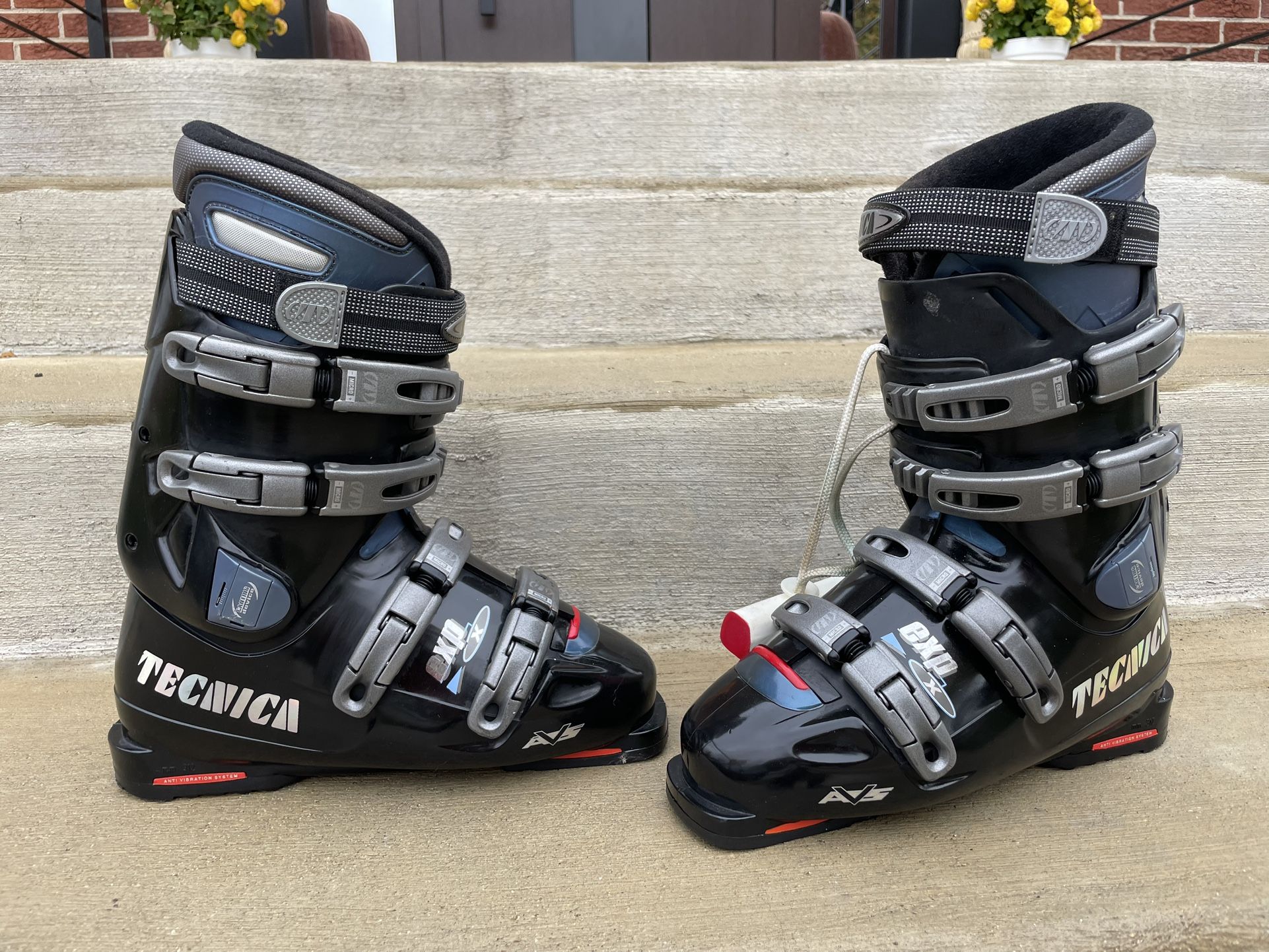 Woman’s Tecnica All Mountain Ski Boots
