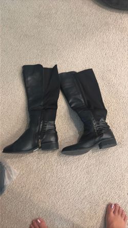 Women’s Size 8W Black Knee-High Boots with Side Zipper