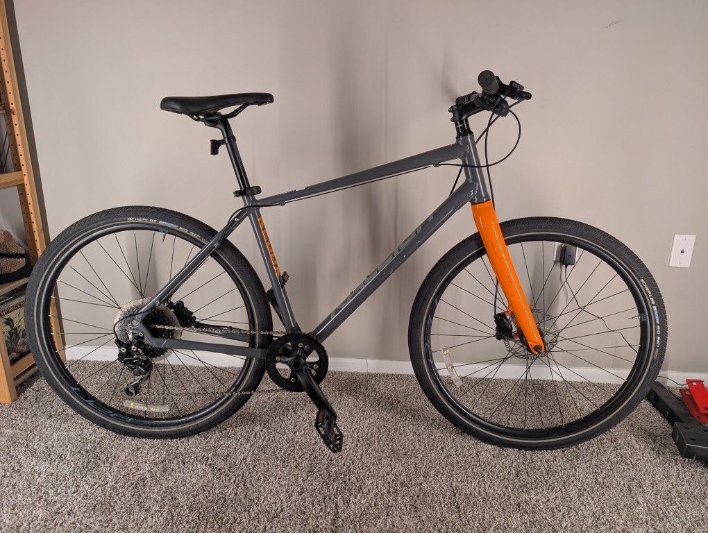 Raleigh Redux 3 Road Bike