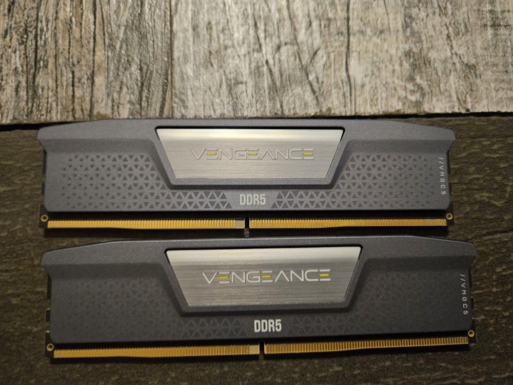 CORSAIR Vengeance DDR5 32GB (2x16GB) DDR5 6000MHz CL30 AMD Expo Intel XMP iCUE Compatible Computer Memory – Gray (CMK32GX5M2B6000Z30)