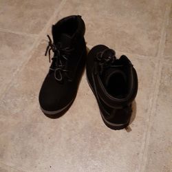 BLACK SHOE. BOOT  SIZE 3Y  GOOD CONDITION. $15.