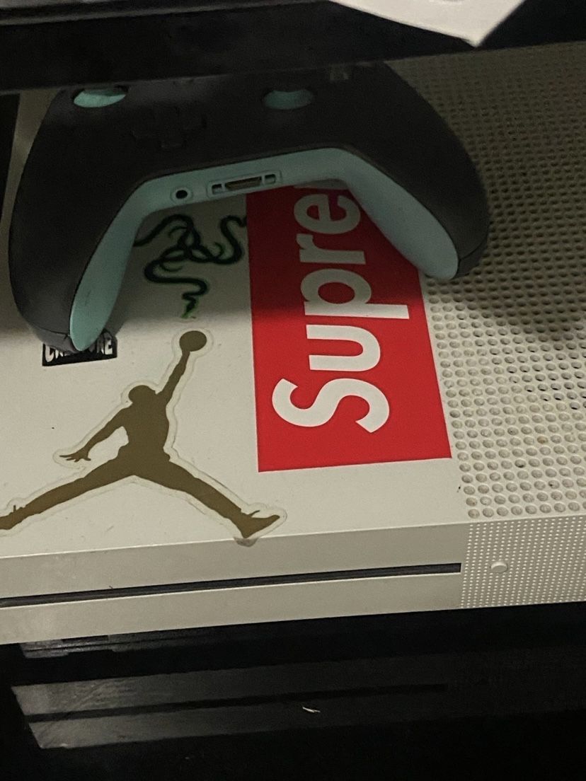 Xbox one 1TB with games