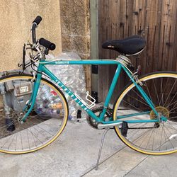 Vintage Peugeot Road Bike – Classic Steel Frame – Ready to Ride