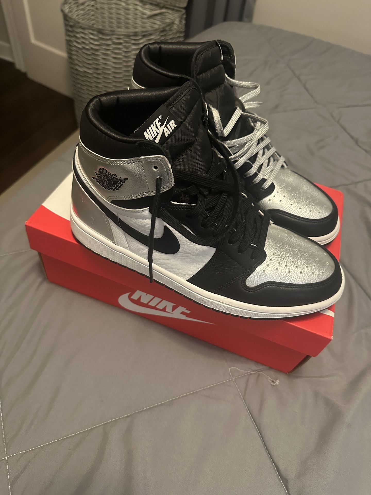 Jordan 1 “Silver Toe”