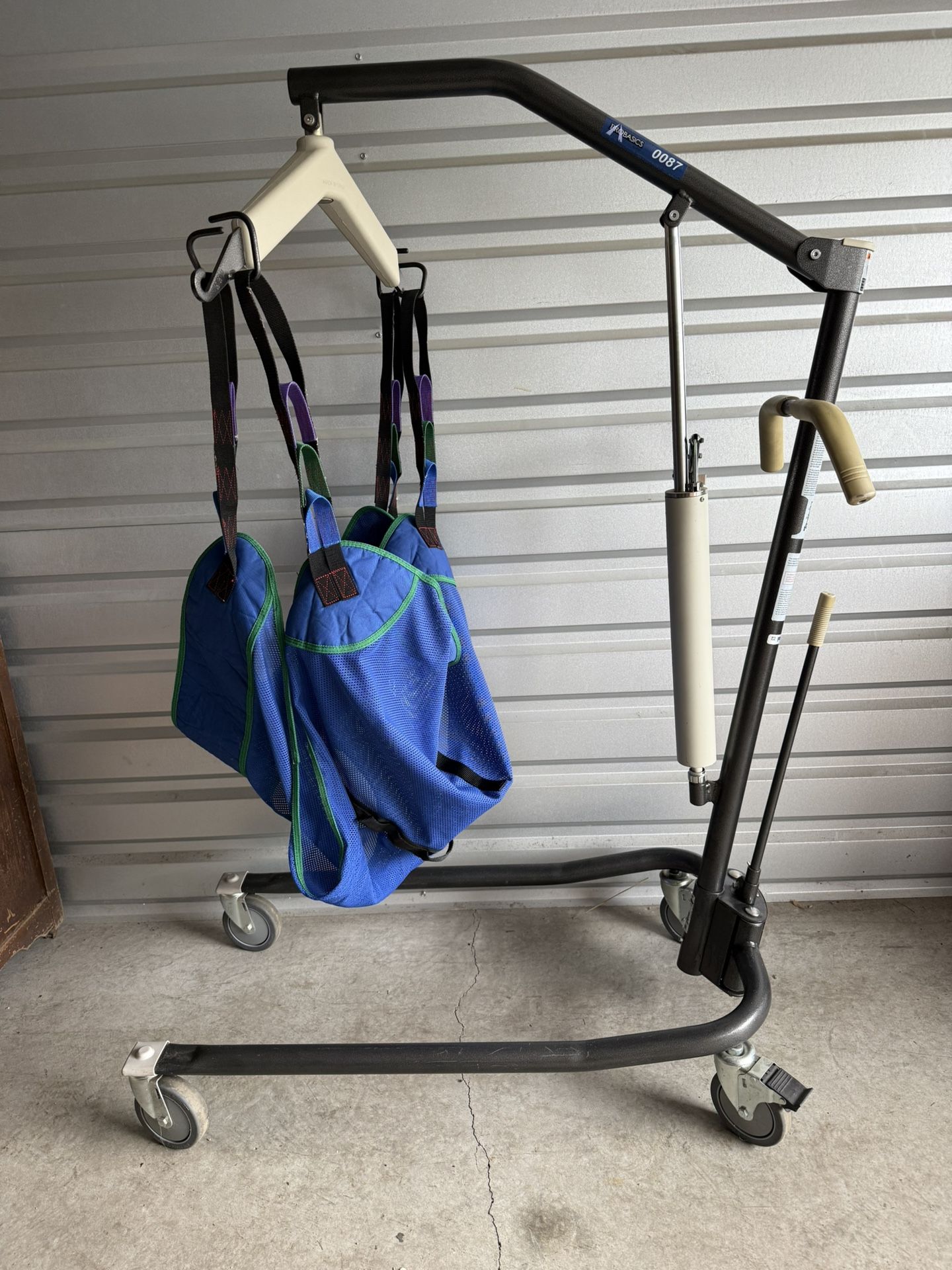 Invacare pro basics 0087 model 9099P hydraulic person lift Hoyer body transfer