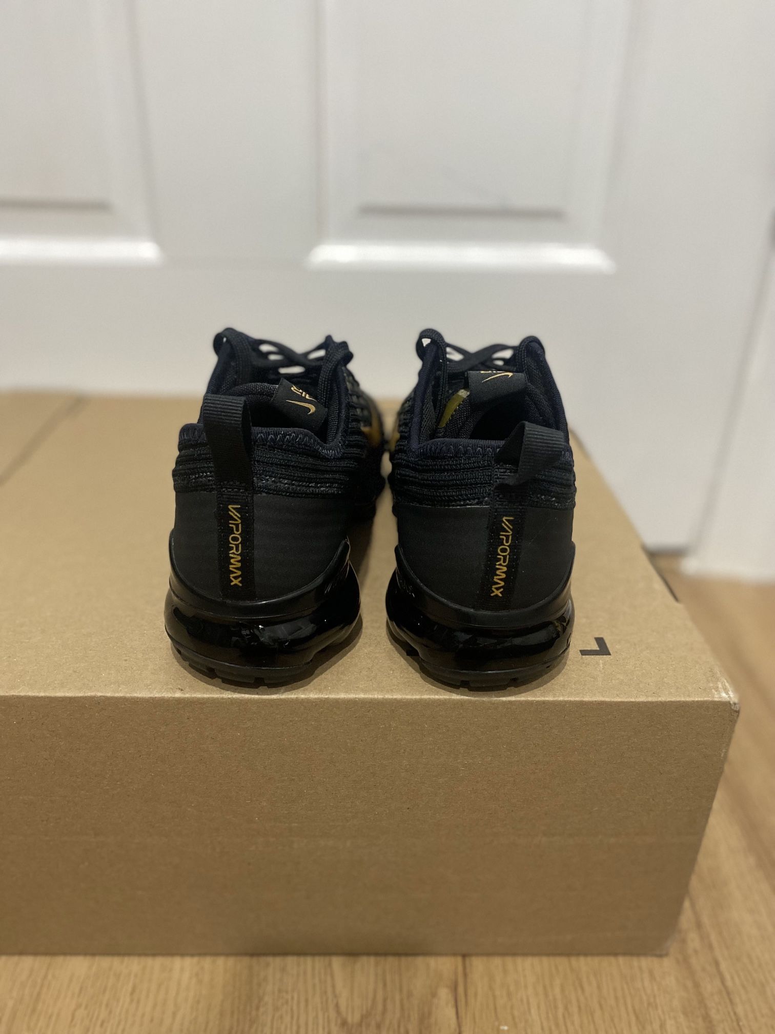 Sz 4Y 5.5W Nike Air Vapormax Flyknit 3 GS Black Gold BQ5238 004