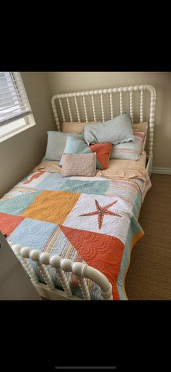Twin Or Full Quilt And Shams