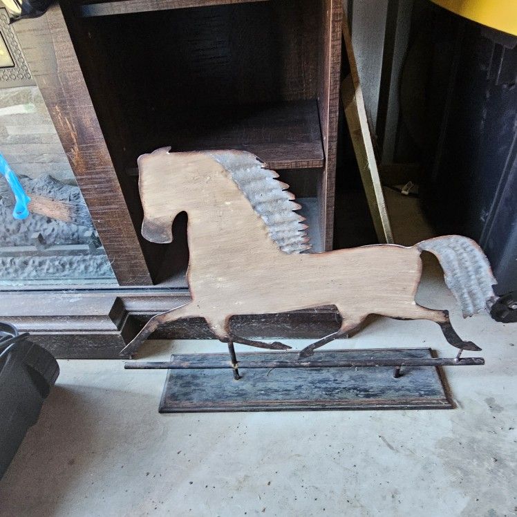 A little statue of a horse