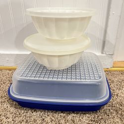 Tupperware 3 pieces good conditions !