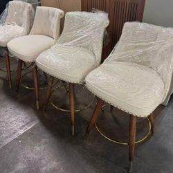 New assembled set of 4, 24in swivel bar stools 