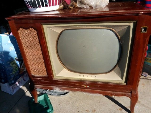 Working rca Victor color tv set