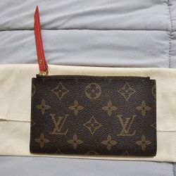 Wallet with dustbag