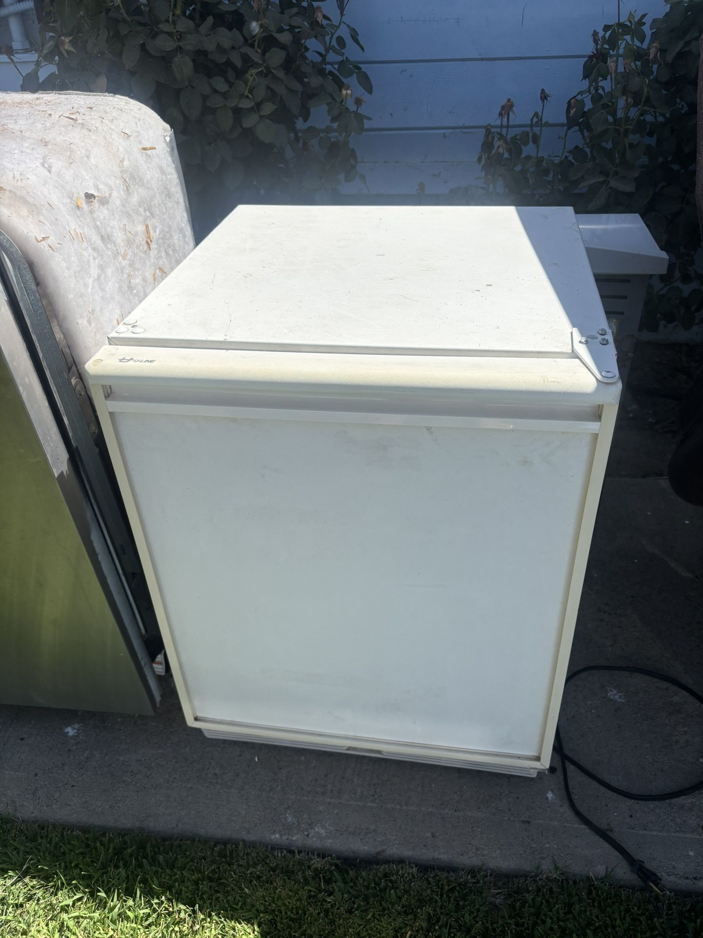 U-line Mini Fridge With Automatic Ice Maker