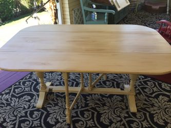 Beautiful vintage drop leaf table