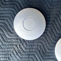 8 x Ubiquiti AP’s