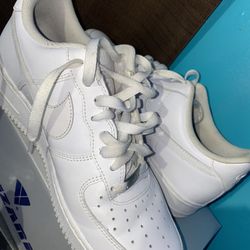 White Air forces -size 9/5 -10