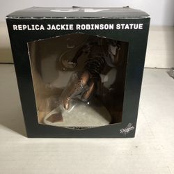 Dodgers 2017 Jackie Robinson Statue