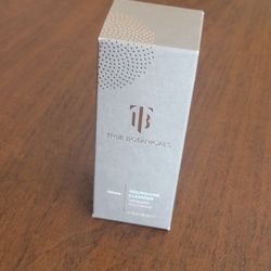True Botanicals Renew Nourishing Cleanser 1.7 Oz 50 mL travel Sz New in 
the box. UPC (contact info removed)49. Weight 7.5oz plus shipping materials.