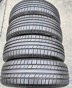 205/55/16 vendo un set de llantas marca Michelin con un 80% de vida las 4