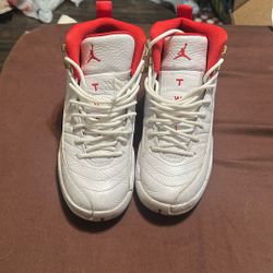 Air Jordan 12 Retro (GS)  Size 7Y Box Included