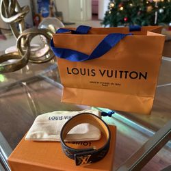 Lv Bracelet 