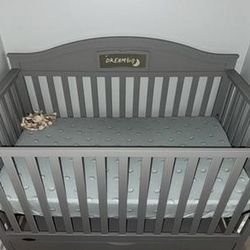 Crib with mattress and drawer
