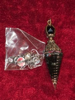 COOL PENDULUM NECKLACE