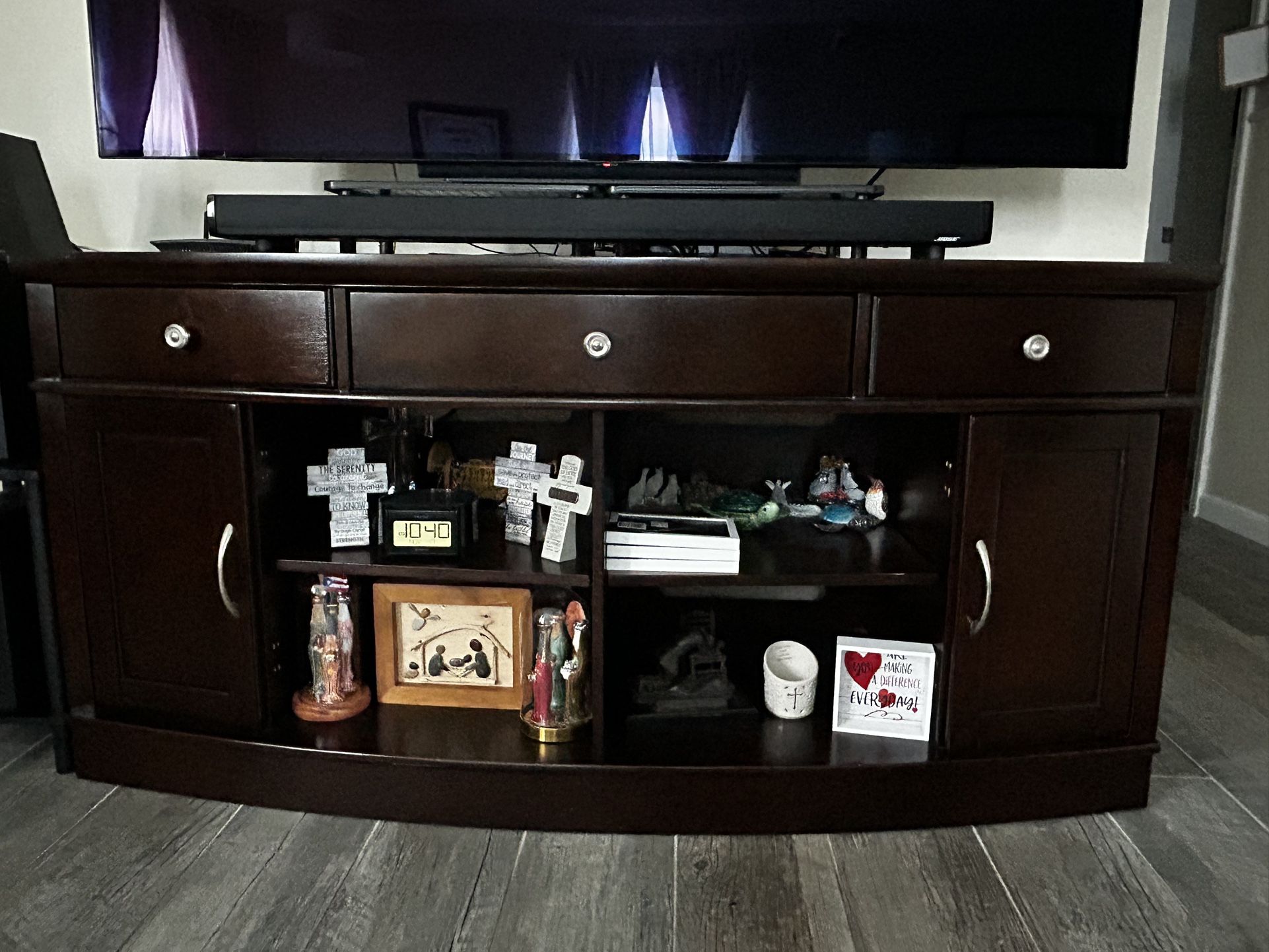 Solid Wood TV Stand With Drawers And Storage 