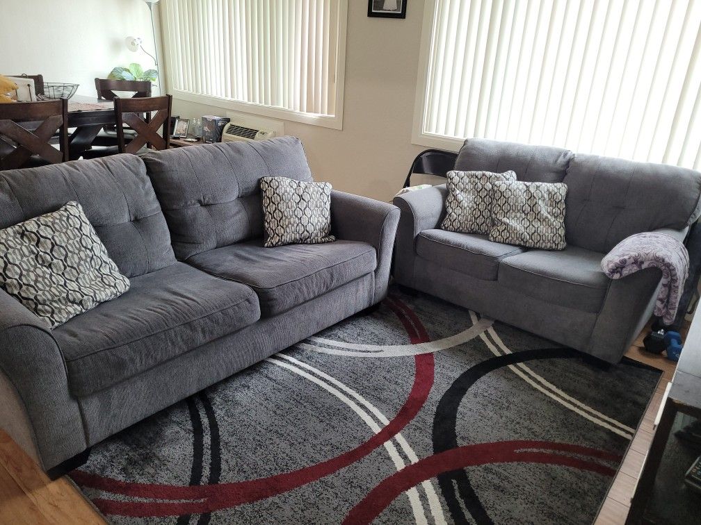 Free Sofas / Sofás Regalados