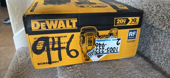 New DeWalt 20V MAX 15 Degree Cordless Coil Battery Powered Roofing Nailer w/Tool-Free Nail Tray