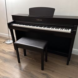 Yamaha Clavinova CLP-735 Upright Digital Piano