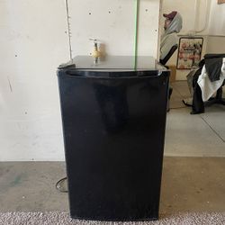 Magic Chef Mini Fridge
