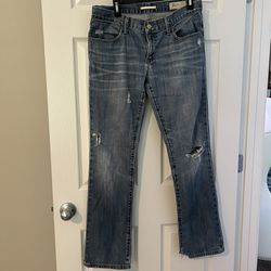 Gap Jeans, Women's  6/28 Blue Denim, Roslyn Boyfriend, Limited Edition Classic!  This pair of Gap jeans is a limited edition Roslyn Boyfriend style in