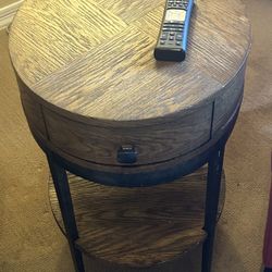 Bassett End Table With Drawer