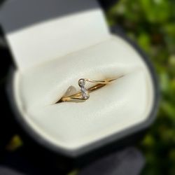 Jewelry 10k solid yellow gold diamonds 0.10CTW ring sz 7.00
