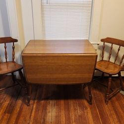 Vintage Solid Maple Dinning Table With Chairs 