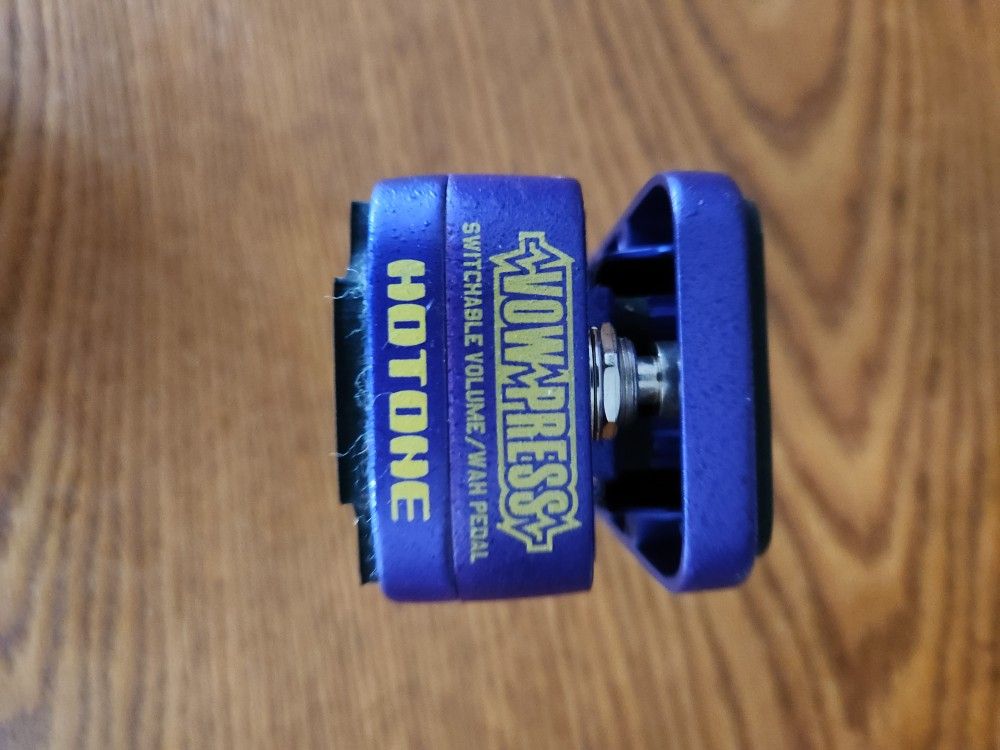 Hot tone WA WA volume pedal for sale.