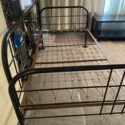 **Free Vintage Series Twin Metal Day Bed - Black**