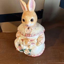 1980 Rabbit Mother Cookie Jar Vintage