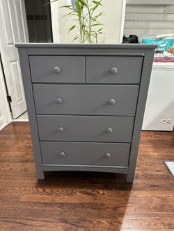 Stork Craft USA Graco Benton 4-Drawer Wood Chest in Pebble Gray Finish