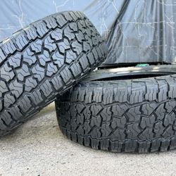 275 55 20 LT COOPER DISCOVERER AT 10 PLYS "2 LIKE NEW TIRES "
