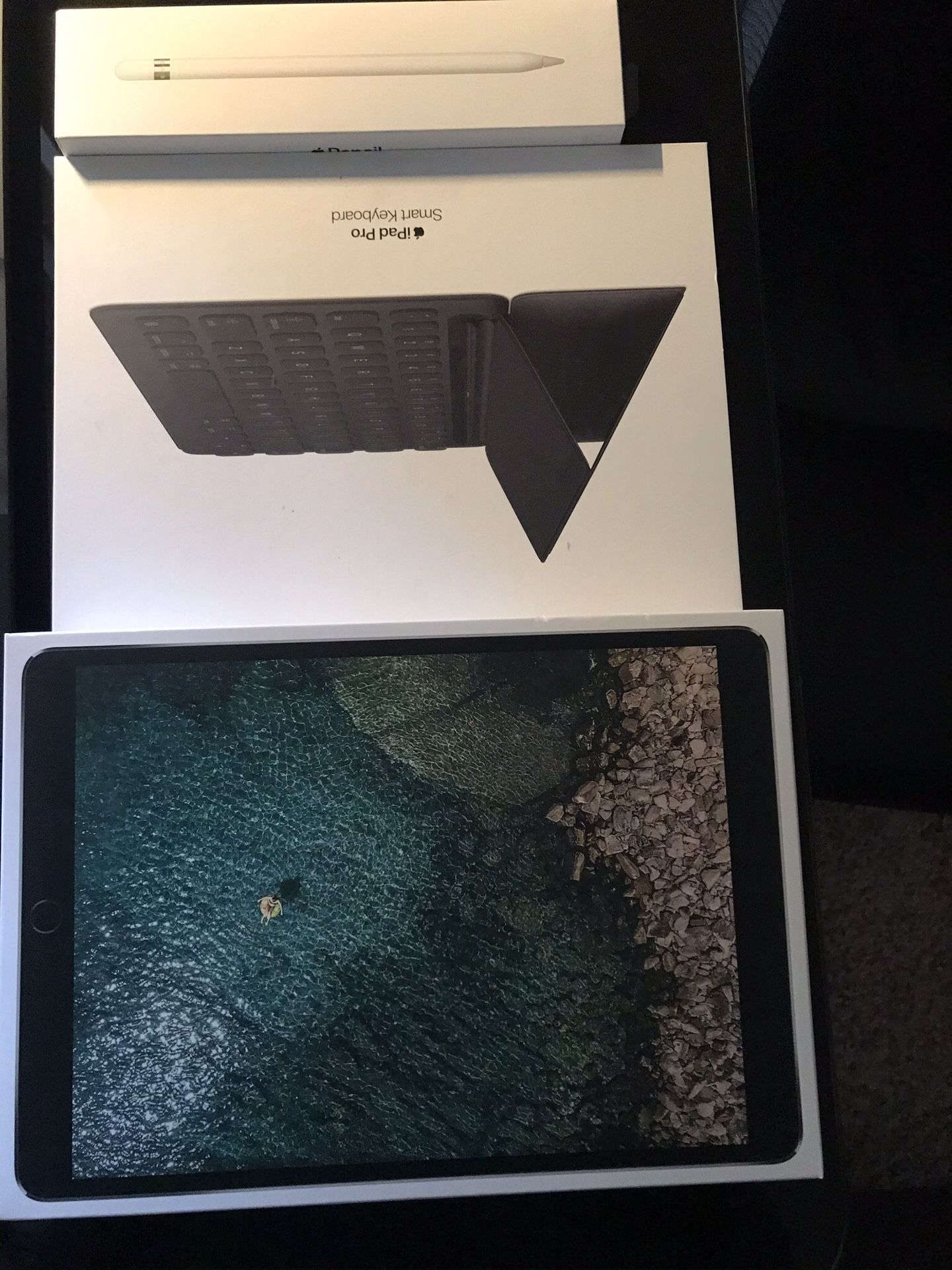 iPad Pro 10.5 2nd Gen 256GB with New Keyboard and Pencil iPad Pro 10.5 2nd Gen 256GB with New Keyboard and Pencil