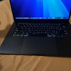 MacBook Air 15″ Like New Condition