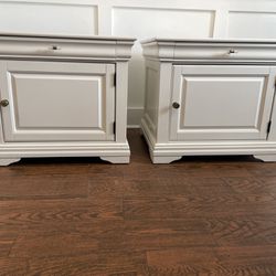 Nightstands / End tables 