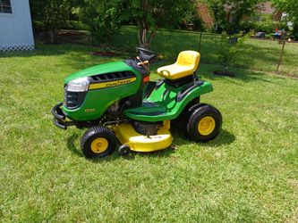 John Deere Riding Lawn Mower – Great Condition