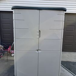 Rubbermaid Plastic Vertical Shed