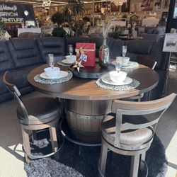 Beautiful Barrel Table Set